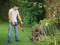 Akumulátorová strunová kosačka BLACK+DECKER STC1820EPC 18V 2,0Ah, záber 28 cm, Powercommand Easy Feed, s batériou a nabíjačkou 3