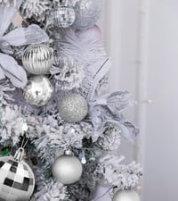 BLAZOR Karácsonyi Gömbdísz Szett 34 db - Törhetetlen Műanyag Karácsonyfadíszek Matt, Csillámló Kivitelben - Ezüst Színű Karácsonyfa Dekoráci 4