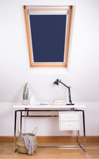 Zatemňovacia roleta na strešné okno Bloc Blinds M04 pre okná Velux – Námornícka modrá, 603 mm x 730 mm 3