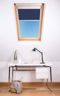 Zatemňovacia roleta na strešné okno Bloc Blinds M04 pre okná Velux – Námornícka modrá, 603 mm x 730 mm 4