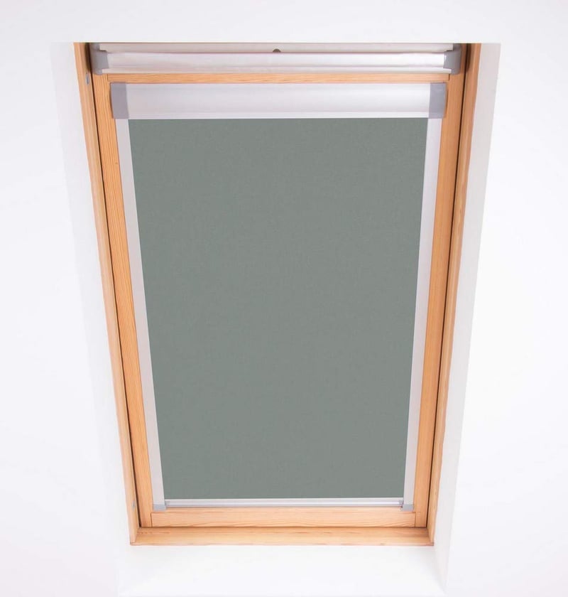 Zatemňovacia roleta Bloc Blinds pre strešné okná Velux, cínovosivá, veľkosť S06