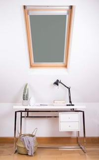 Zatemňovacia roleta Bloc Blinds pre strešné okná Velux, cínovosivá, veľkosť S06 2