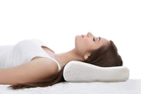 Ergonomický vankúš pod krk z pamäťovej peny bonmedico Dreamy pre spáčov na chrbte a na boku 2