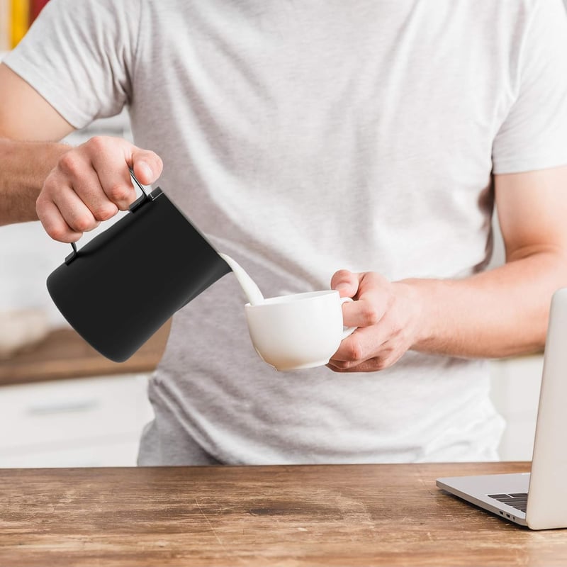 bonVIVO Muvo Tejhabosító Kancsó - Kompakt Tejszínkiöntő Barista Eszköz Kávékülönlegességekhez, 180g Könnyű Kivitel