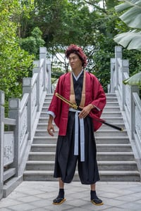 BootyBay Demon Slayer Yoriichi Tsugikuni Katana Kard 105 cm - Anime Cosplay Bambusz Fakard Övvel és Állvánnyal - Dekoratív Szamuráj Kard Rep 4