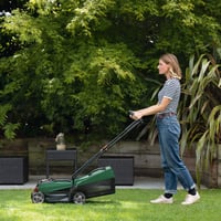 Mașină de tuns iarba cu acumulator Bosch CityMower 18V-32-300, lățime de tăiere 32 cm, pentru suprafețe de până la 300 m², unealtă de grădină fără fir 3