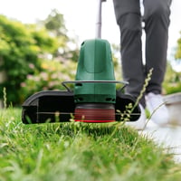 Akumulátorová strunová kosačka Bosch EasyGrassCut 18V-230 – 1x 2,0 Ah akumulátor, 18V, záber kosenia 23 cm, v kartóne 6