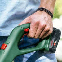 Akumulátorová strunová kosačka Bosch EasyGrassCut 18V-230 – 1x 2,0 Ah akumulátor, 18V, záber kosenia 23 cm, v kartóne 4