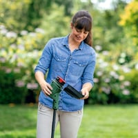 Akumulátorová strunová kosačka Bosch EasyGrassCut 18V-230 – 1x 2,0 Ah akumulátor, 18V, záber kosenia 23 cm, v kartóne 7