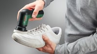 Akumulátorová čistiaca kefa Bosch UniversalBrush 3,6 V so vstavaným akumulátorom, nabíjacím káblom Micro USB a 4 čistiacimi nadstavcami 3