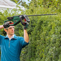 Foarfecă de grădină cu acumulator Bosch UniversalHedgeCut 18V-50 – Motor fără perii, lungime lamă 50 cm, acumulator 2,5 Ah, sistem 18V 9