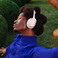 Bezdrôtové slúchadlá s potlačením hluku Bose QuietComfort Ultra s mikrofónom, priestorovým zvukom, 24-hodinovou výdržou batérie, biele 2