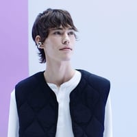 Bluetooth slúchadlá Bose Ultra Open Earbuds s technológiou OpenAudio, otvorené slúchadlá, 48-hodinová výdrž batérie, bielo-sivá 2