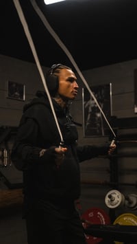 BOXROPE Boxerské švihadlo – nekrútiace sa, o 15 % ťažšie PVC lano, nastaviteľné, s protišmykovou páskou na rukoväti, sivé, prémiová kvalita 7
