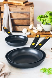 Sada 3 trojvrstvových panvíc s nepriľnavým povrchom BRA Daily Pro, liaty hliník, 20, 24, 28 cm, bez PFOA, na všetky typy sporákov vrátane indukcie, čierna 2