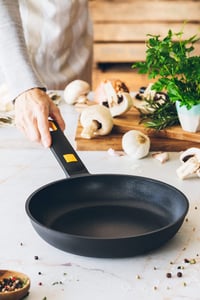 Sada 3 trojvrstvových panvíc s nepriľnavým povrchom BRA Daily Pro, liaty hliník, 20, 24, 28 cm, bez PFOA, na všetky typy sporákov vrátane indukcie, čierna 4