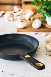 Sada 3 trojvrstvových panvíc s nepriľnavým povrchom BRA Daily Pro, liaty hliník, 20, 24, 28 cm, bez PFOA, na všetky typy sporákov vrátane indukcie, čierna 7