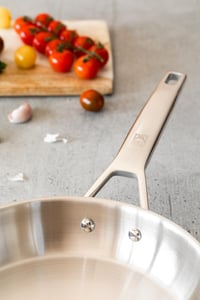 Set 3 tigăi BRA Signature din oțel inoxidabil (20-24-26 cm), inox 18/10, fără strat antiaderent, bază difuzoare triplă, compatibile cu inducție 6