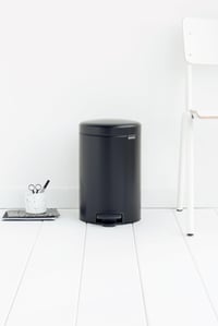 Pedálový odpadkový kôš Brabantia 113741 s vnútornou plastovou nádobou, matná čierna, 12 litrov, oceľ 5
