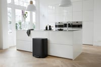 Pedálový odpadkový kôš Brabantia Bo, 60 l, matná čierna, s plastovou vnútornou nádobou 7