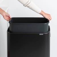 Coș de gunoi de bucătărie fără atingere Brabantia Bo Touch Bin Hi 60L, cu 1 găleată interioară, negru mat 6