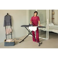 Žehliaca doska Brabantia D 135x45 cm Denim Black, extra široká pracovná plocha, žiaruvzdorná zóna pre parný generátor, skladacia, vhodná na žehlenie v sede, Fairtrade 6