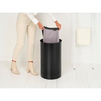 Coș de rufe Brabantia Matt Black cu capac, 60 L, sac de bumbac detașabil și orificiu Quick-Drop, cu economie de spațiu 6