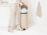 Pedálový odpadkový kôš Brabantia NewIcon 30 litrov, Soft Beige — Na boku výrobku je preliačina spôsobená prepravou (stav: pozri 2. obrázok) 9
