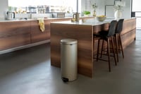 Pedálový kôš Brabantia NewIcon 30 litrov, šampanské zlato, oceľ, tiché zatváranie — na boku je preliačený (stav: viď 2. obrázok) 10