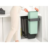 Set de coșuri de gunoi extensibile Brabantia Sort & Go, 2 x 30 L, încorporabil sub blatul de lucru, sistem dublu de sortare a deșeurilor, șine cu glisare lină, găleți interioare detașabile, gri și verde 5