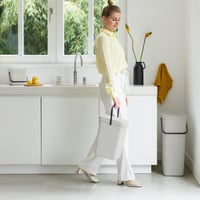 Coș de gunoi Brabantia Sort & Go cu capac 25L gri închis, container de deșeuri portabil cu capac detașabil și blocabil, ușor de curățat pentru bucătărie 2
