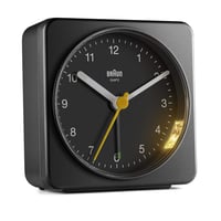 Analógový budík Braun BC03B v čiernej farbe – funkcia snooze a podsvietenie, tichý quartzový strojček, luminiscenčné ručičky, crescendo budenie 5