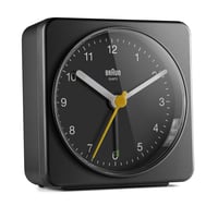 Analógový budík Braun BC03B v čiernej farbe – funkcia snooze a podsvietenie, tichý quartzový strojček, luminiscenčné ručičky, crescendo budenie 1