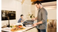 Grătar electric Braun MultiGrill 7 CG7020 3 în 1, Contact Grill, BBQ și Cuptor, suprafață mare de gătire (12 burgeri), 2000 W, 230°, compatibil cu mașina de spălat vase, tavă de scurgere pentru grăsimi 6