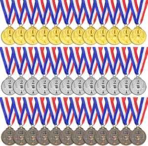 Brelet fém sportérem nyakszalaggal, arany-ezüst-bronz - kb. 5 cm átmérő - 36 db