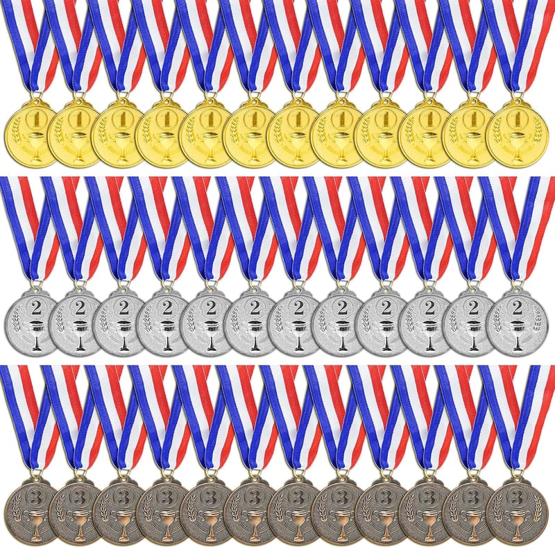 Brelet fém sportérem nyakszalaggal, arany-ezüst-bronz - kb. 5 cm átmérő - 36 db