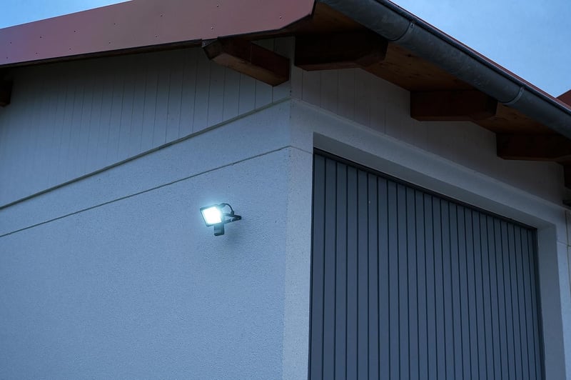 Brennenstuhl JARO 3060 P LED reflektor mozgásérzékelővel 20W IP65 - 2300lm (20W)