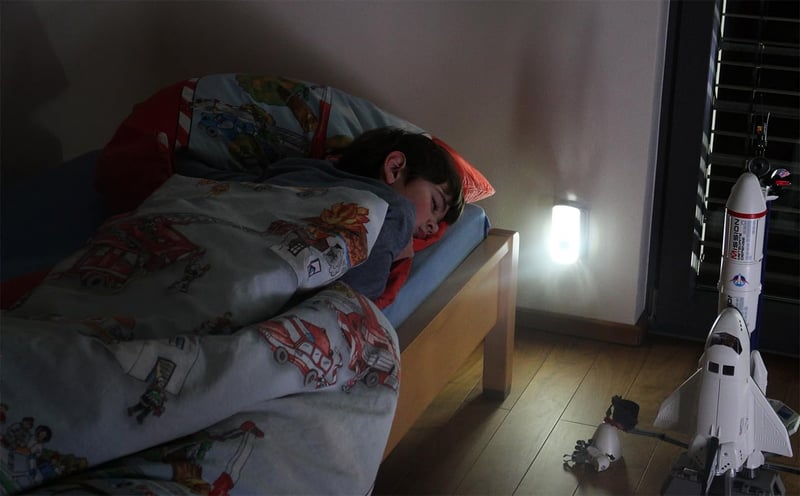 Lampă de siguranță cu LED Brennenstuhl cu senzor de mișcare și funcție de lanternă - Design nou de lumină de orientare