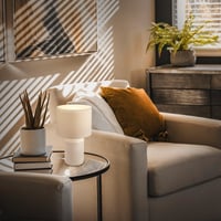 BRILONER Stolná lampa s bielym textilným tienidlom, keramickou podstavou, káblovým vypínačom, do spálne, obývačky, lampa na čítanie, 22x37,5 cm 10