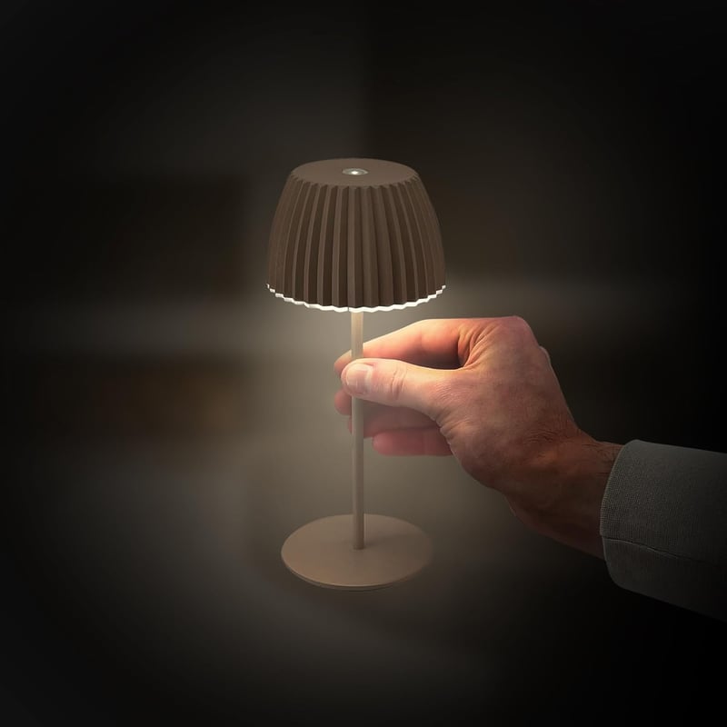 BRILONER Riffle Mini LED asztali lámpa, vezeték nélküli, IP44, érintésvezérlés, homokbarna