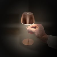 Lampă de masă LED BRILONER Riffle Mini, fără fir, IP44, variator tactil, baterie înlocuibilă, lampă de noptieră, 8,5 x 20 cm, culoarea cuprului 7