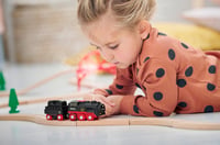 BRIO World 33884 Batériová parná lokomotíva s nádržkou na vodu – so skutočnou chladnou parou a nabíjateľnou nádržkou na vodu, od 3 rokov, 3-dielna súprava 7