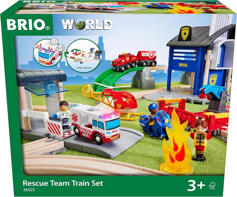 BRIO World Deluxe Rendőrségi és Tűzoltósági Készlet - Fa Mentőállomás Szett Rendőrséggel, Tűzoltóvonattal és Helikopterrel - 3 Éves Kortól