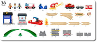 BRIO World Deluxe Rendőrségi és Tűzoltósági Készlet - Fa Mentőállomás Szett Rendőrséggel, Tűzoltóvonattal és Helikopterrel - 3 Éves Kortól 10