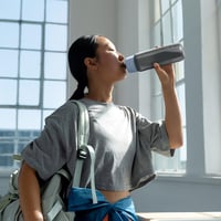 BRITA Active sportska boca s filterom, pastelno plava, 600 ml - s 2x MicroDisc filtera, bez BPA, fleksibilna, filtrira klor i nečistoće 2