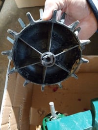 Aspersor autopropulsat pentru grădină Orbit 58322, verde — defect, funcționează parțial: suport spate stânga deteriorat (stare: vezi a 2-a imagine) 3