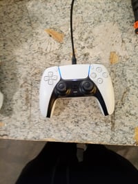 Controller wireless PlayStation DualSense pentru PS5 alb — defect, funcționează parțial: joystick cu drift (stare: vezi a 2-a imagine) 2