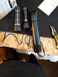 Remington AS7300 Blow Dry & Style Ondulator cu aer cald 800W, cu 3 accesorii: perii rotunde de 25 mm și 38 mm, concentrator, 2 trepte de temperatură, pentru păr scurt și 3