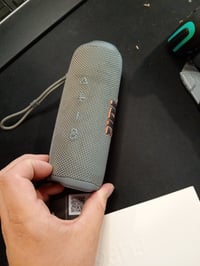 JBL Flip 6 Bluetooth Hangszóró Szürke, Vízálló Hordozható Speaker, 2 Utas — töltőkábel nélkül, oldalt sérült (állapot: lásd a 2. képet) 4