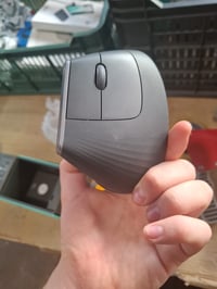 Ergonomická bezdrôtová myš Logitech MX Vertical, grafitovo sivá – Viditeľne používaná 3